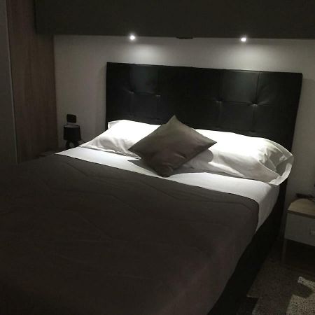 Mb95 - Mezzocannone Luxurious Bed&Breakfast ナポリ エクステリア 写真