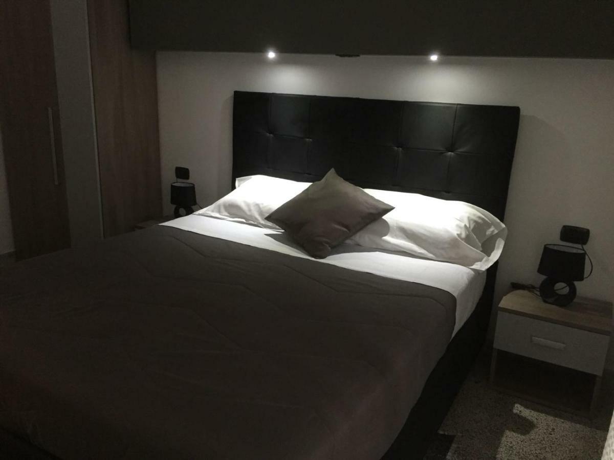 Mb95 - Mezzocannone Luxurious Bed&Breakfast ナポリ エクステリア 写真
