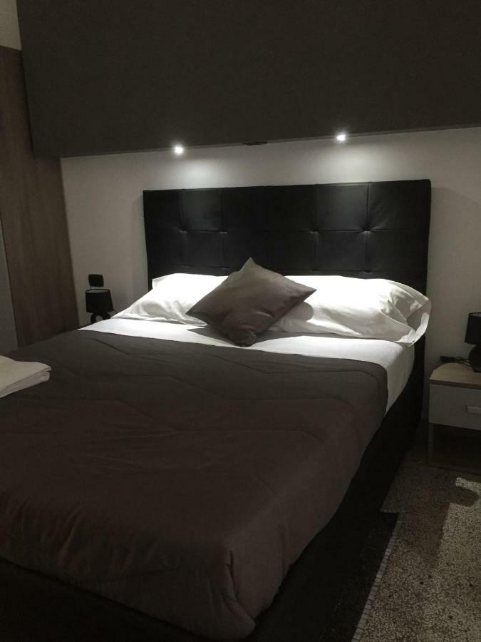 Mb95 - Mezzocannone Luxurious Bed&Breakfast ナポリ エクステリア 写真