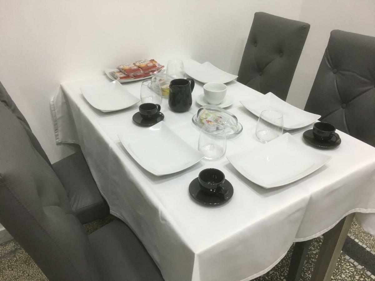 Mb95 - Mezzocannone Luxurious Bed&Breakfast ナポリ エクステリア 写真