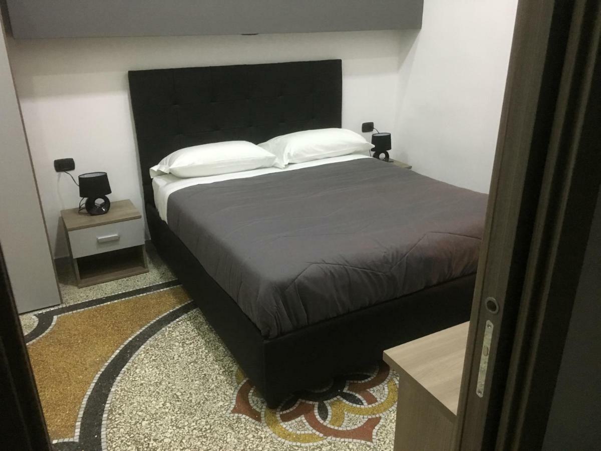 Mb95 - Mezzocannone Luxurious Bed&Breakfast ナポリ エクステリア 写真